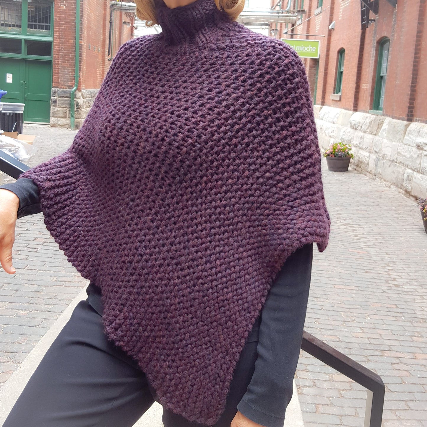 Tutleneck Chunky Poncho
